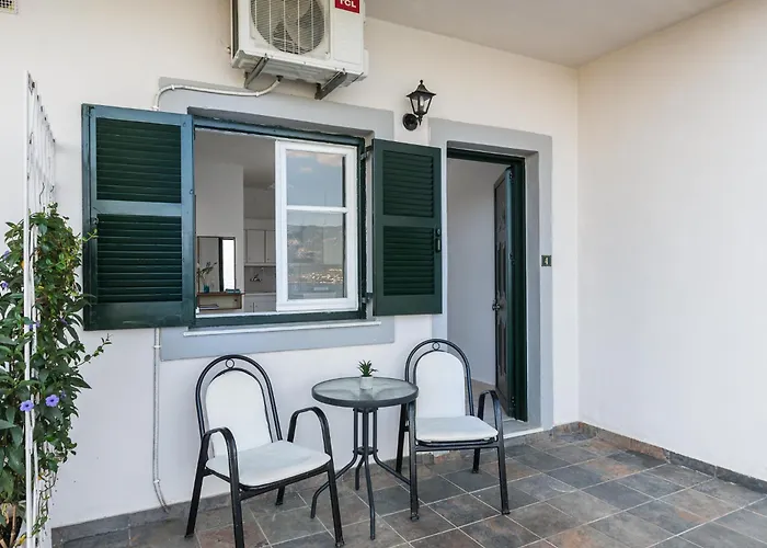 Apovrado Studios & Apartments By Konnect, Recently Renovated *